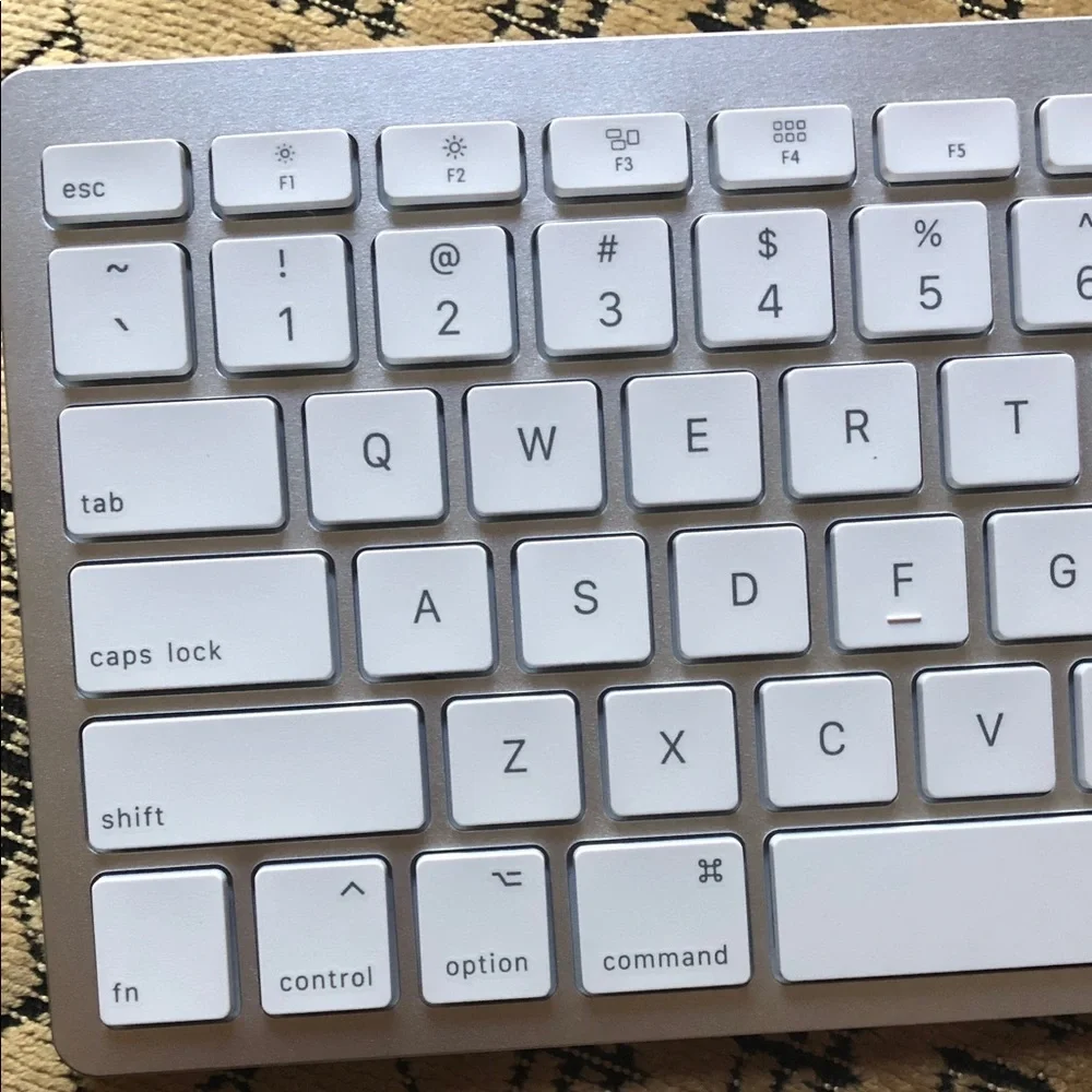 Compact White Wireless Keyboard - Low Profile